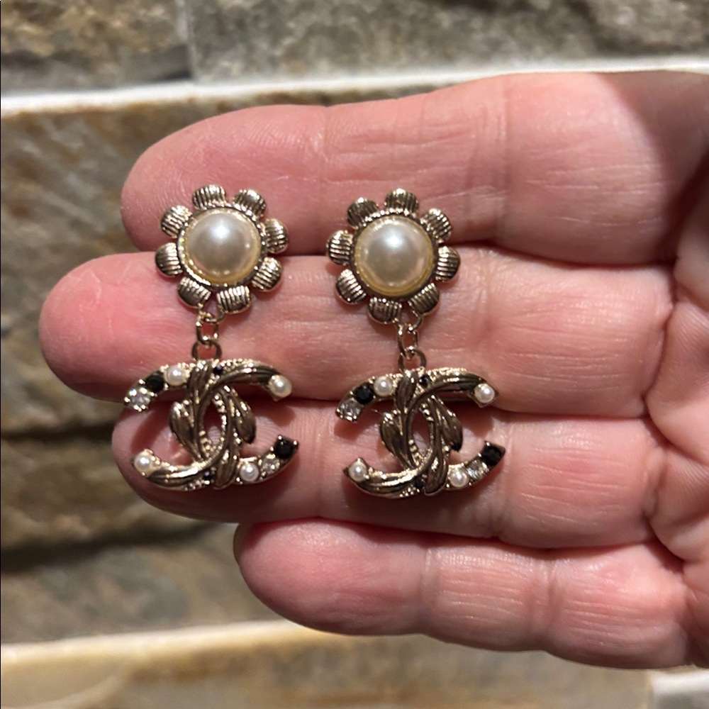 Gold Floral CC Pearl Earrings - Picture 3 of 5
